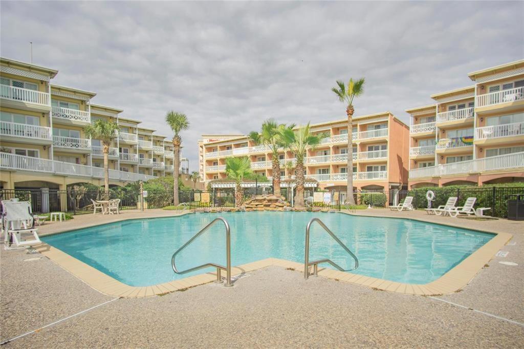 Beach Escape - Top Floor Ocean Views - Heated Pool - Seawall Blvd Galveston Exterior photo