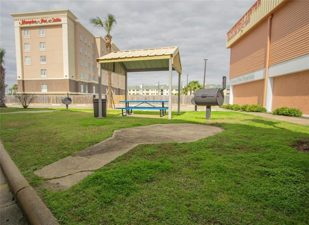 Beach Escape - Top Floor Ocean Views - Heated Pool - Seawall Blvd Galveston Exterior photo